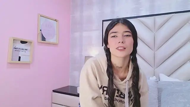 Snapshot of CristalShayy chatting on January 5, 2026, 5:27 pm CristalShayy online show from January 5, 2026, 5:27 pm