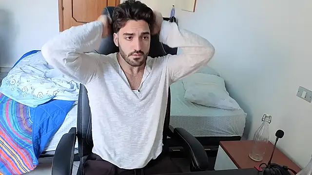 Al3xox02 online show from April 10, 2026, 9:38 am