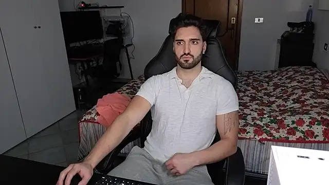 Al3xox02 online show from February 6, 2026, 8:38 pm