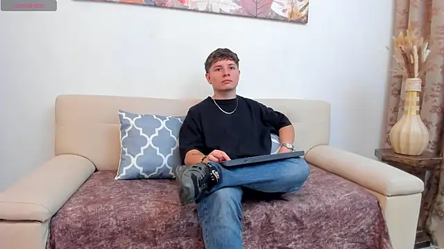 Leoo Miller online show from October 8, 2025, 8:53 pm