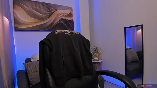 Snapshot of Leoo_Miller chatting on February 19, 2026, 4:09 am Leoo Miller online show from February 19, 2026, 4:09 am