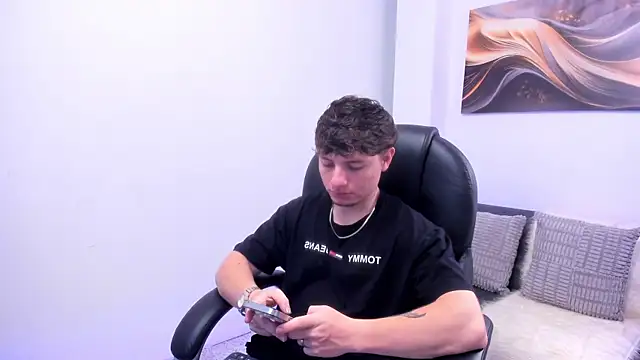 Leoo Miller online show from November 28, 2025, 4:01 am