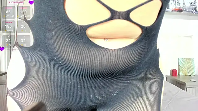 Snapshot of Yaramooun chatting on February 13, 2026, 12:38 pm Yaramooun online show from February 13, 2026, 12:38 pm