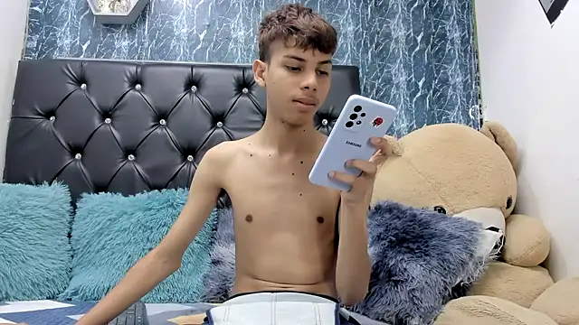 Snapshot of sexyboys_cutex18 chatting on November 24, 2025, 8:20 pm sexyboys cutex18 online show from November 24, 2025, 8:20 pm