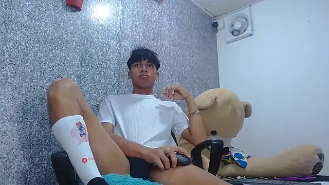 Snapshot of sexyboys_cutex18 chatting on April 10, 2026, 2:07 am sexyboys cutex18 online show from April 10, 2026, 2:07 am