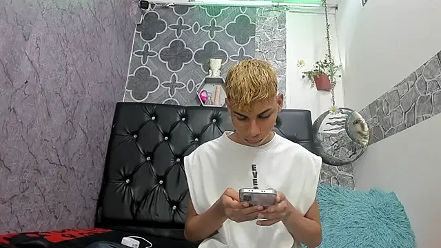 Snapshot of sexyboys_cutex18 chatting on March 26, 2026, 11:24 pm sexyboys cutex18 online show from March 26, 2026, 11:24 pm