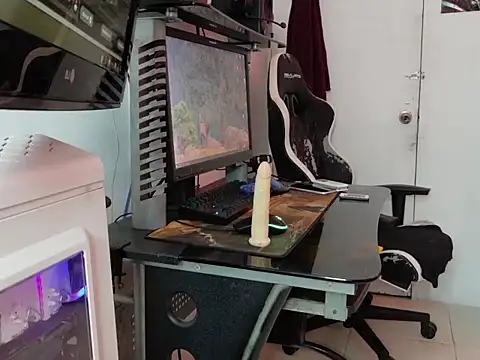 kitty-aly online show from December 19, 2025, 11:40 pm