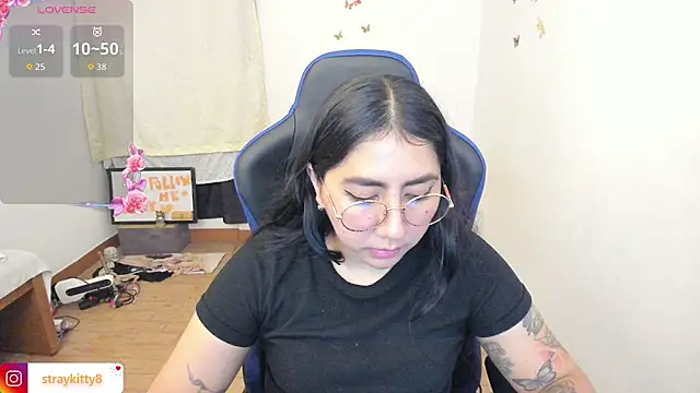 Snapshot of LoveLyy- chatting on July 7, 2026, 1:08 am LoveLyy- online show from July 7, 2026, 1:08 am