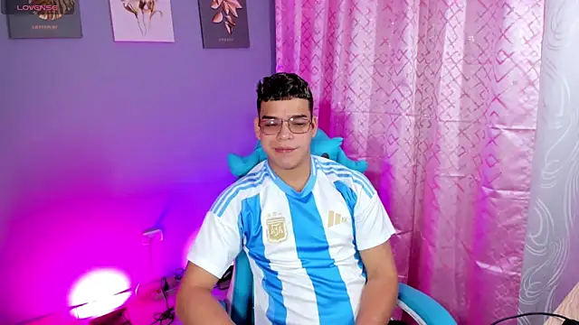 Snapshot of alex_boyy chatting on October 5, 2025, 1:07 am alex boyy online show from October 5, 2025, 1:07 am