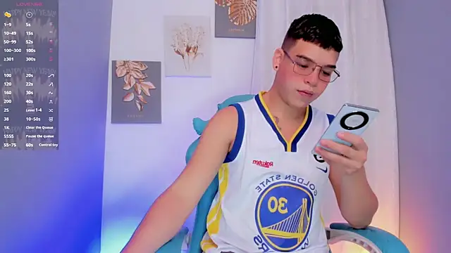 Snapshot of alex_boyy chatting on November 7, 2025, 11:52 pm alex boyy online show from November 7, 2025, 11:52 pm