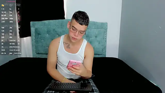 Snapshot of alex_boyy chatting on October 11, 2025, 2:40 pm alex boyy online show from October 11, 2025, 2:40 pm