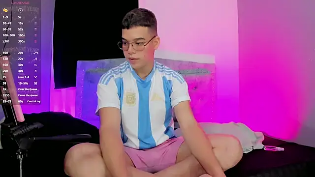 Snapshot of alex_boyy chatting on October 15, 2025, 11:51 am alex boyy online show from October 15, 2025, 11:51 am