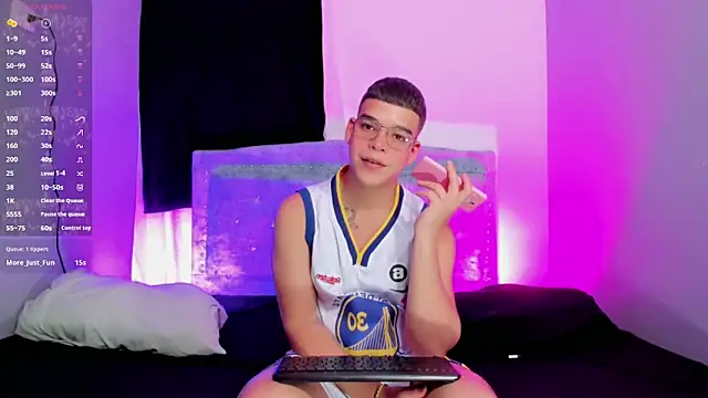 Snapshot of alex_boyy chatting on October 12, 2025, 11:11 am alex boyy online show from October 12, 2025, 11:11 am