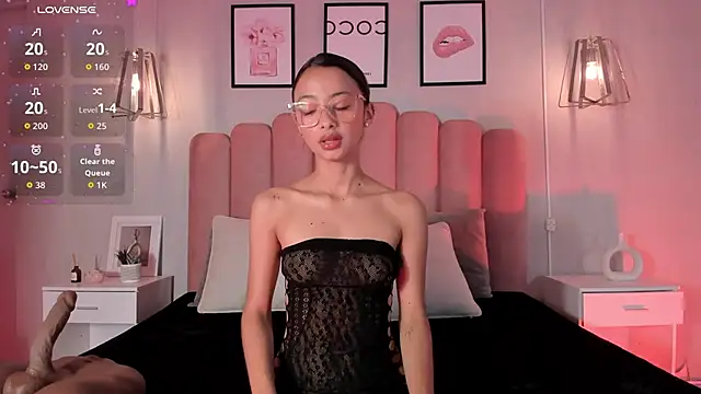 Snapshot of lena_martinn chatting on April 30, 2026, 8:05 pm lena martinn online show from April 30, 2026, 8:05 pm