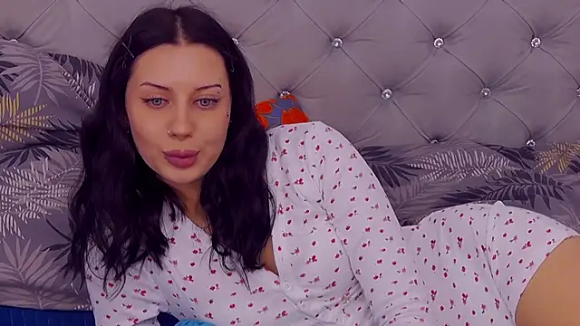 MaeAnna online show from October 30, 2025, 4:55 am