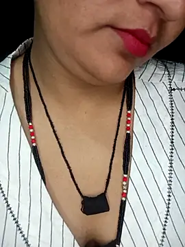 Snapshot of Rashmi_011 chatting on December 16, 2025, 11:42 pm Rashmi 011 online show from December 16, 2025, 11:42 pm