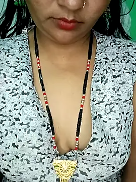 Snapshot of Rashmi_011 chatting on December 22, 2025, 8:03 am Rashmi 011 online show from December 22, 2025, 8:03 am