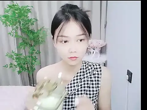 Snapshot of mili0923 chatting on October 17, 2025, 8:39 am mili0923 online show from October 17, 2025, 8:39 am