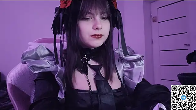 KristiBloom online show from November 19, 2025, 10:10 pm