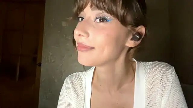 SophieDescoteaux online show from October 17, 2025, 8:32 pm