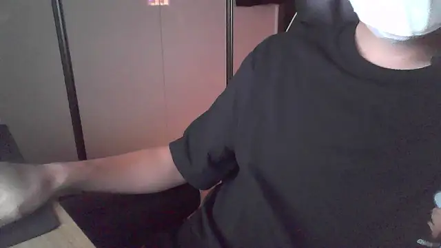 liong02 online show from October 5, 2025, 5:25 pm