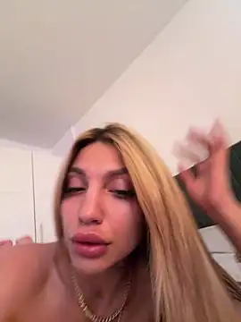 Snapshot of Ashley_luxx chatting on May 8, 2026, 3:16 pm Ashley luxx online show from May 8, 2026, 3:16 pm