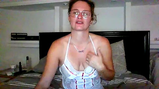 Snapshot of xcrazzycat chatting on October 15, 2025, 9:12 pm xcrazzycat online show from October 15, 2025, 9:12 pm