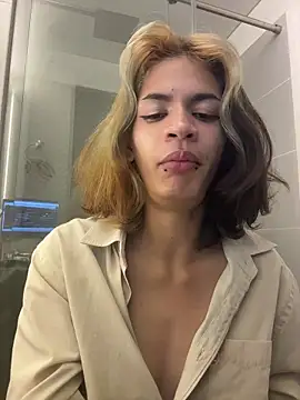 Snapshot of sukulaurens chatting on November 19, 2025, 6:35 am sukulaurens online show from November 19, 2025, 6:35 am