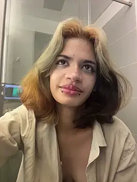 Snapshot of sukulaurens chatting on November 12, 2025, 4:11 pm sukulaurens online show from November 12, 2025, 4:11 pm