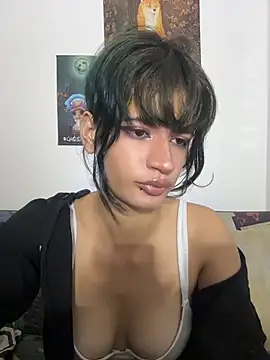Snapshot of sukulaurens chatting on June 2, 2026, 6:13 am sukulaurens online show from June 2, 2026, 6:13 am