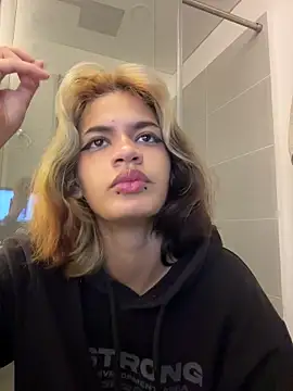 Snapshot of sukulaurens chatting on November 18, 2025, 6:33 pm sukulaurens online show from November 18, 2025, 6:33 pm