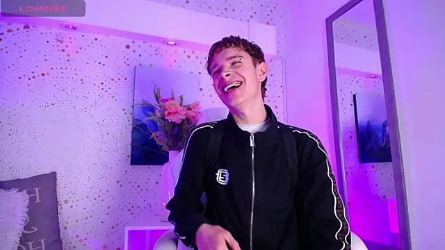 Snapshot of JackFrosst chatting on February 9, 2026, 12:36 pm JackFrosst online show from February 9, 2026, 12:36 pm