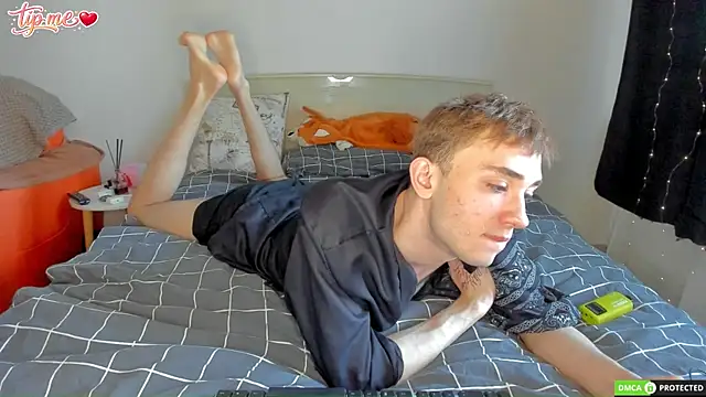 Snapshot of felixcurt69 chatting on May 18, 2026, 1:05 pm felixcurt69 online show from May 18, 2026, 1:05 pm