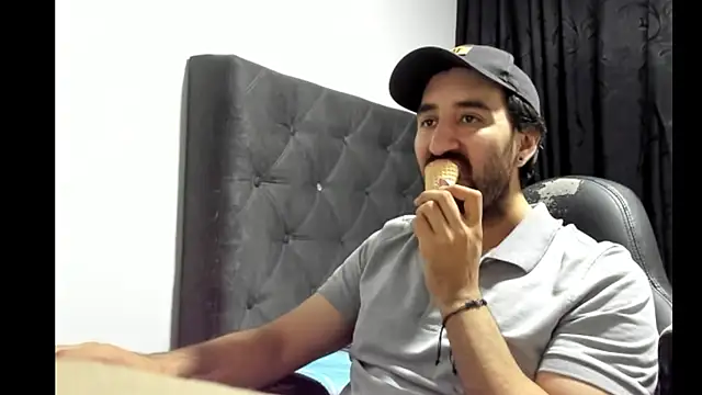 Snapshot of coolfriki chatting on November 10, 2025, 4:17 am coolfriki online show from November 10, 2025, 4:17 am