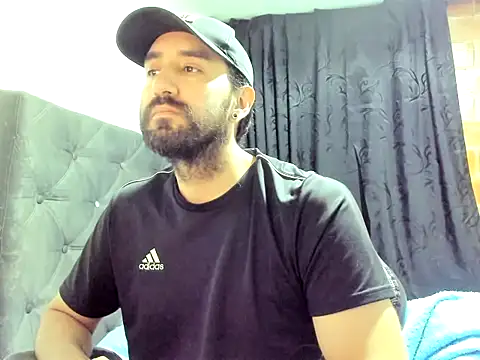 Snapshot of coolfriki chatting on October 24, 2025, 5:39 am coolfriki online show from October 24, 2025, 5:39 am