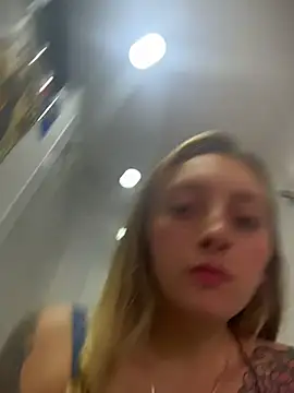 Snapshot of Mia_dca chatting on December 2, 2025, 7:04 pm Mia dca online show from December 2, 2025, 7:04 pm