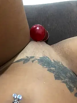 Snapshot of Milly96 chatting on November 28, 2025, 3:17 am Milly96 online show from November 28, 2025, 3:17 am