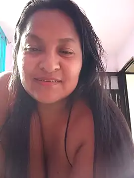 Snapshot of lucia00xx chatting on February 2, 2026, 10:09 pm lucia00xx online show from February 2, 2026, 10:09 pm