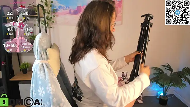 Nuura Moore online show from October 31, 2025, 1:13 am