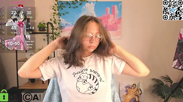 Nuura Moore online show from October 30, 2025, 12:42 am