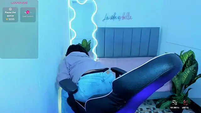 Snapshot of THIANA_TAY chatting on October 19, 2025, 2:58 am THIANA TAY online show from October 19, 2025, 2:58 am