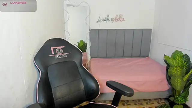 Snapshot of THIANA_TAY chatting on October 24, 2025, 1:59 am THIANA TAY online show from October 24, 2025, 1:59 am