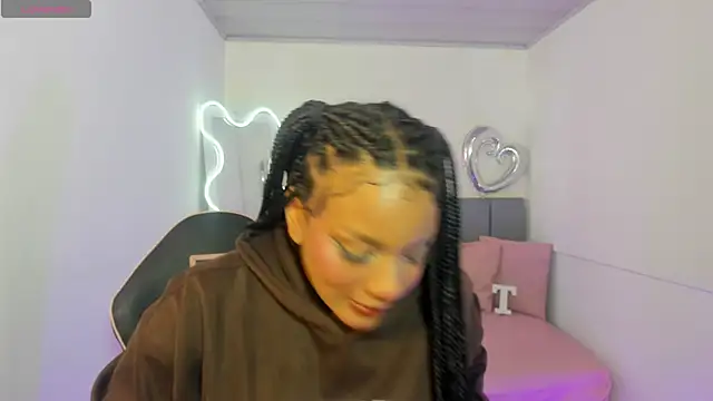 THIANA TAY online show from November 30, 2025, 3:07 am