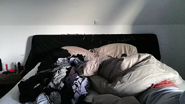 JulX Devot online show from November 6, 2025, 2:43 pm