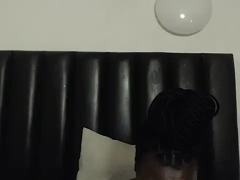DimpleButtxxx online show from October 17, 2025, 2:26 am