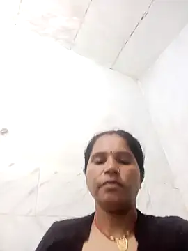 Snapshot of Nm_sanjna chatting on October 23, 2025, 10:52 pm Nm sanjna online show from October 23, 2025, 10:52 pm