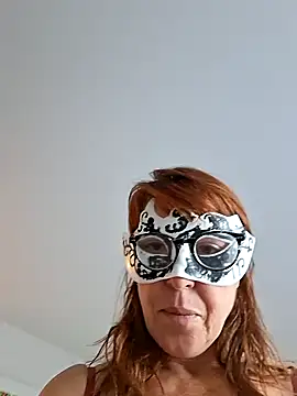 Snapshot of Pimentine chatting on February 9, 2026, 6:28 pm Pimentine online show from February 9, 2026, 6:28 pm