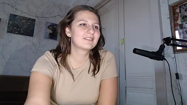 Snapshot of EveVisconti chatting on October 18, 2025, 2:19 pm EveVisconti online show from October 18, 2025, 2:19 pm