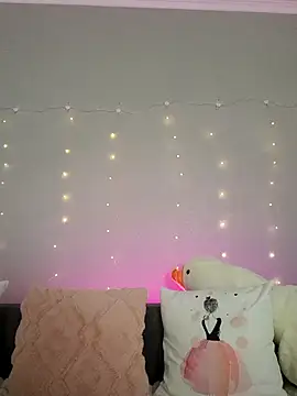 Evarey  online show from February 24, 2026, 6:25 am