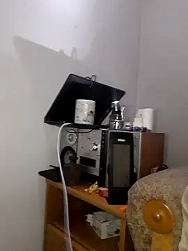 Snapshot of Remello1 chatting on February 22, 2026, 7:37 pm Remello1 online show from February 22, 2026, 7:37 pm